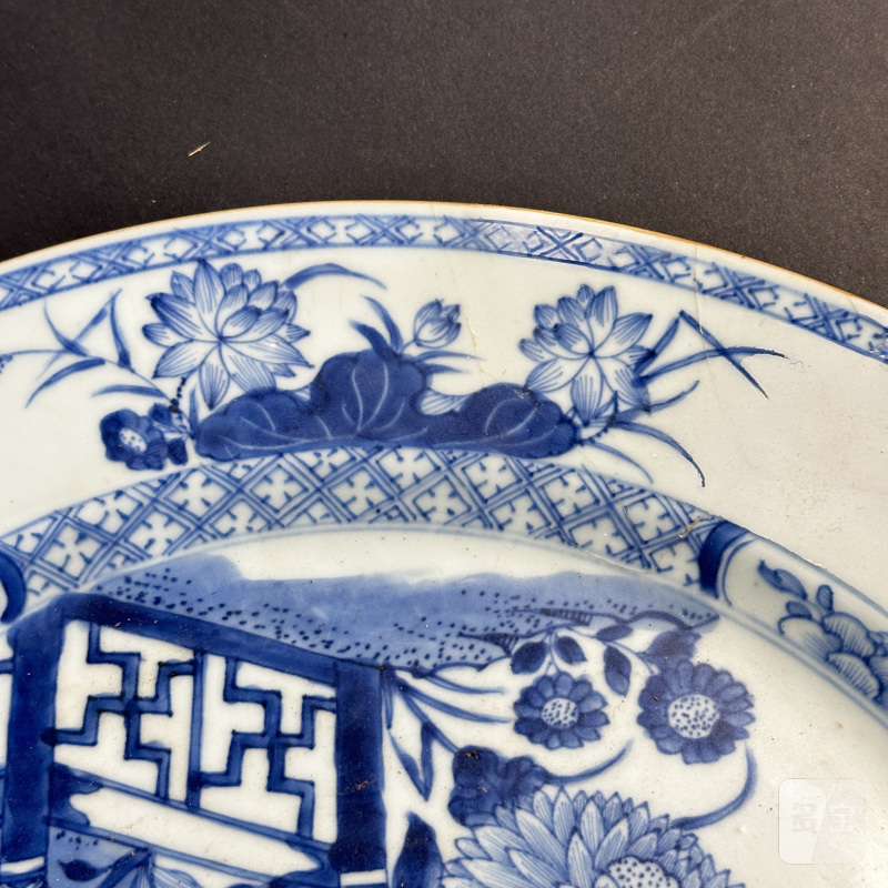 清康熙 青花洞石牡丹纹折沿盘 - 图4